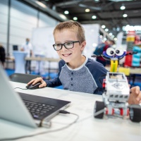 Kleine Roboter, gebaut in der Tekkie‐Area. Kleine Roboter, gebaut in der Tekkie‐Area.