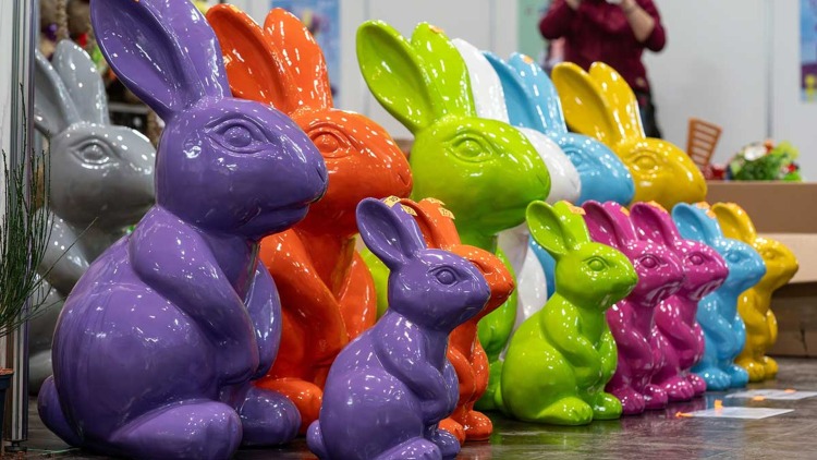 bunte Deko-Osterhasen