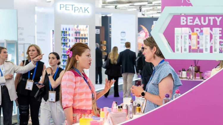 CosmeticBusiness - Fachbesucher auf der Messe