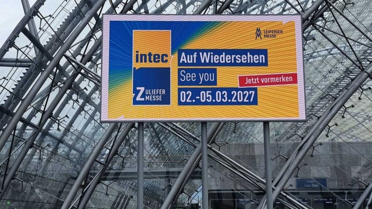 Screen vor der Glashalle: Intec und Z laden zum Messedoppel im März 2027 ein