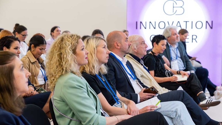 Fachbesucher auf der CosmeticBusiness