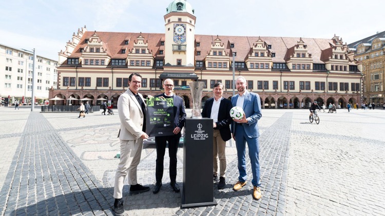 Moderator Tom Scheunemann, FAIRNET-Prokurist Dirk Deumeland, Leipzigs Sportbürgermeister Heiko Rosenthal und Stefan Schedler, Gesamtprojektkoordinator Stadt Leipzig (v.l.n.r.)