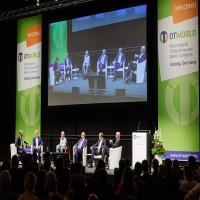 Gesprächsrunde mit Henning Quanz, Moderator, Dipl.-Ing. (FH) Ingo Pfefferkorn, Kongresspräsident, David Constantine, Präsident der ISPO, Prof. Dr. med. Thomas Wirth, Kongresspräsident, Martin Buhl-Wagner, Geschäftsführer der Leipziger Messe, und Alf Reuter, Präsident des Bundesinnungsverbands für Orthopädie-Technik