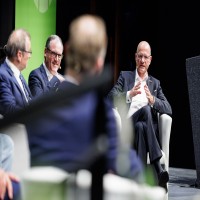 Abb. 2: Alf Reuter, Präsident des Bundesinnungsverbands für Orthopädie-Technik und Martin Buhl-Wagner, Geschäftsführer der Leipziger Messe, im Gespräch über die OTWorld 2024. 