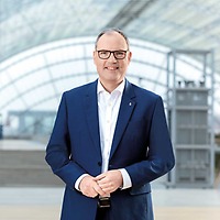 CEO Martin Buhl-Wagner (Speaker) CEO Martin Buhl-Wagner (Speaker)